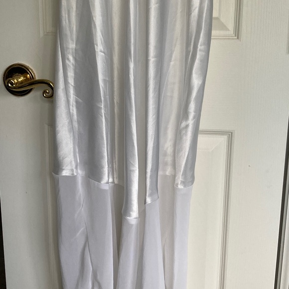 Alexandra Nicole Lg. & long wh w/lace, pearls, sequins nightgown.   $39 - Picture 5 of 8